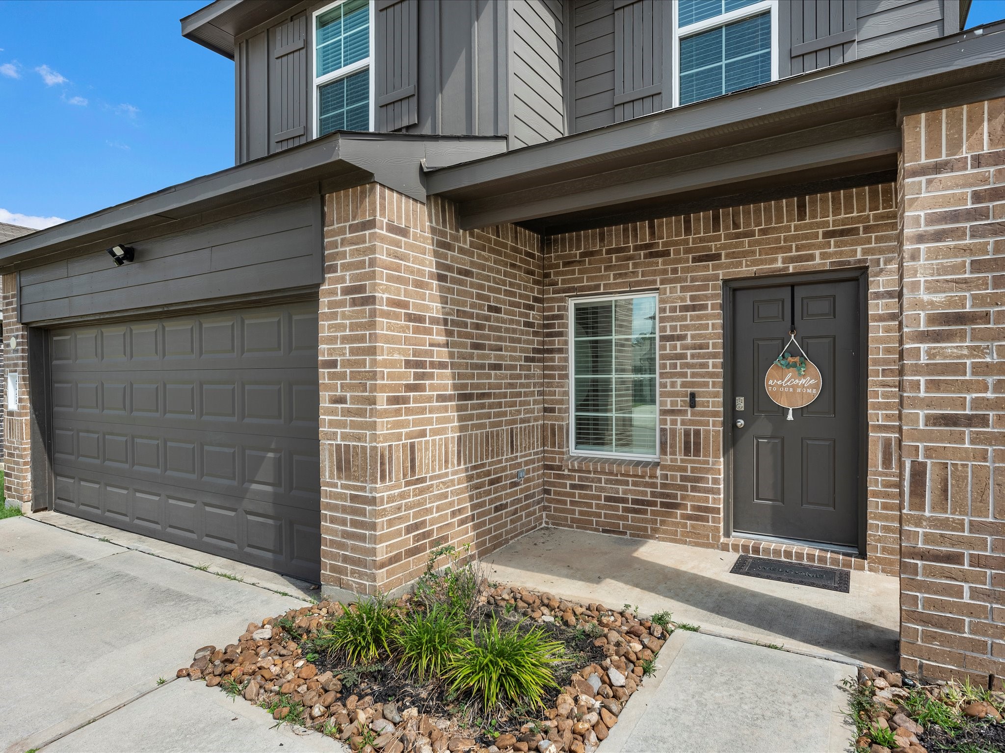 5455 Pinetree Crescent Ln Spring Spring, TX 77373 - Photo 5 of 25 Corner lot, plus a beautiful home! Let's go inside.