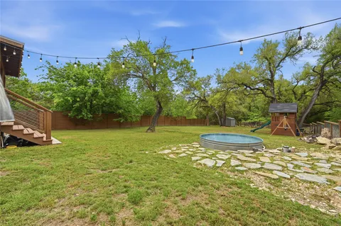 a view of a fountain in front of a house