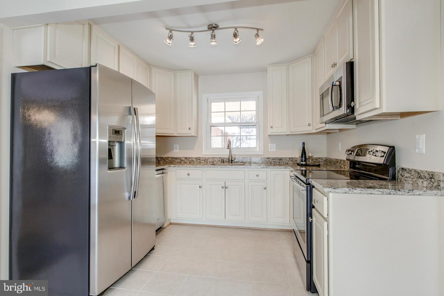 3101 Birchtree Lane Silver Spring, MD 20906 - Photo 4 of 29 Kitchen with Tablespace
