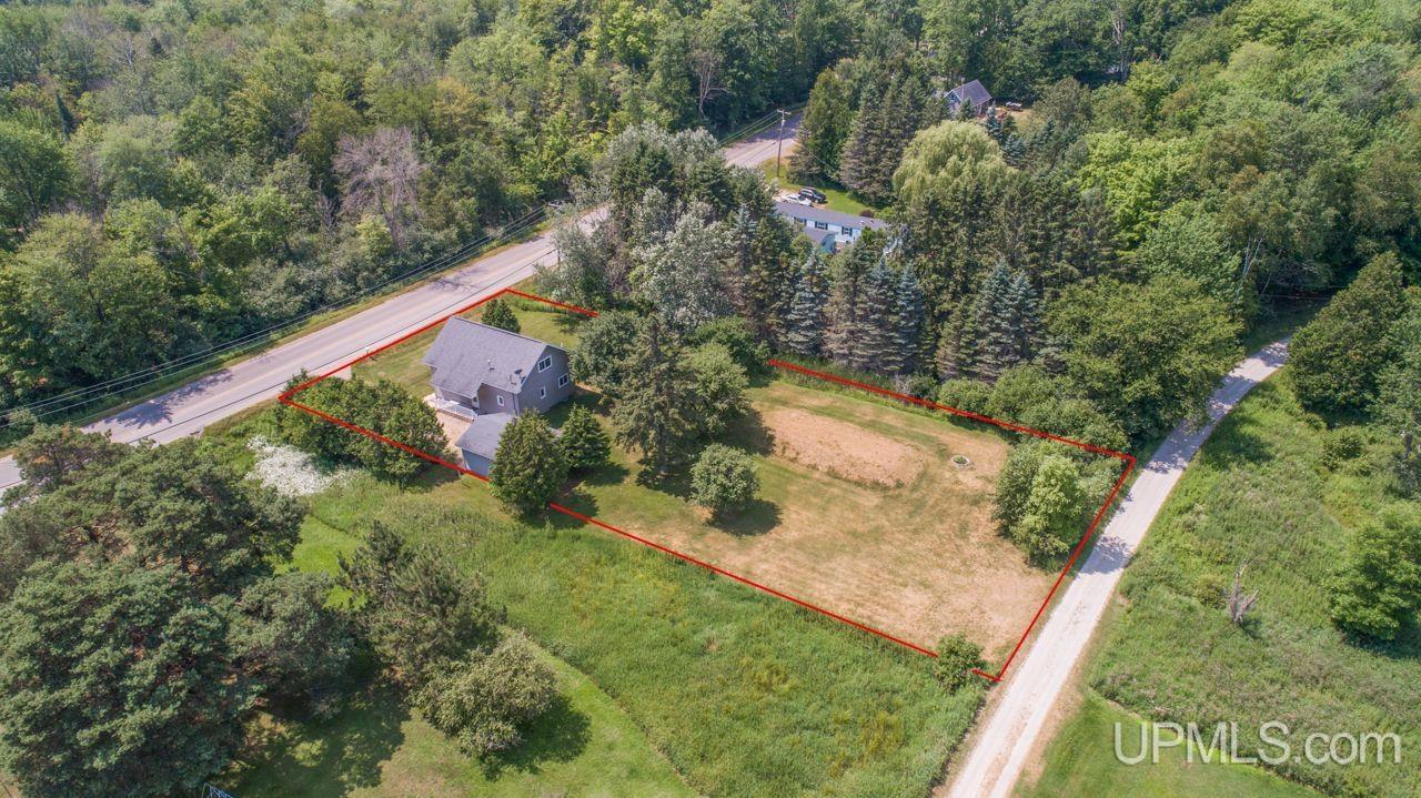 5404 18th Road Escanaba, MI 49829 - Photo 3 of 28