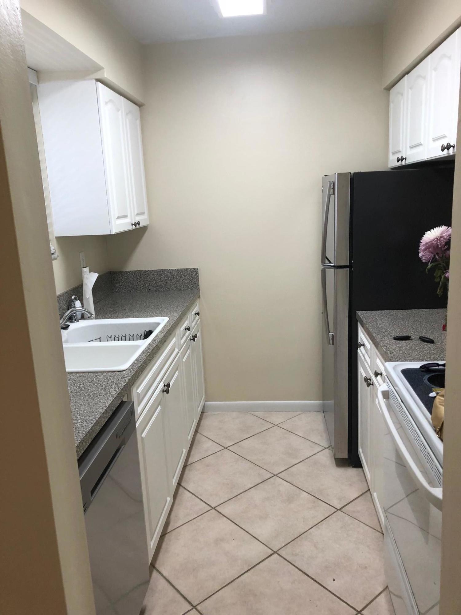 2730 Banyan Road, Unit B3 Boca Raton, FL 33432 - Photo 3 of 18 Kitchen