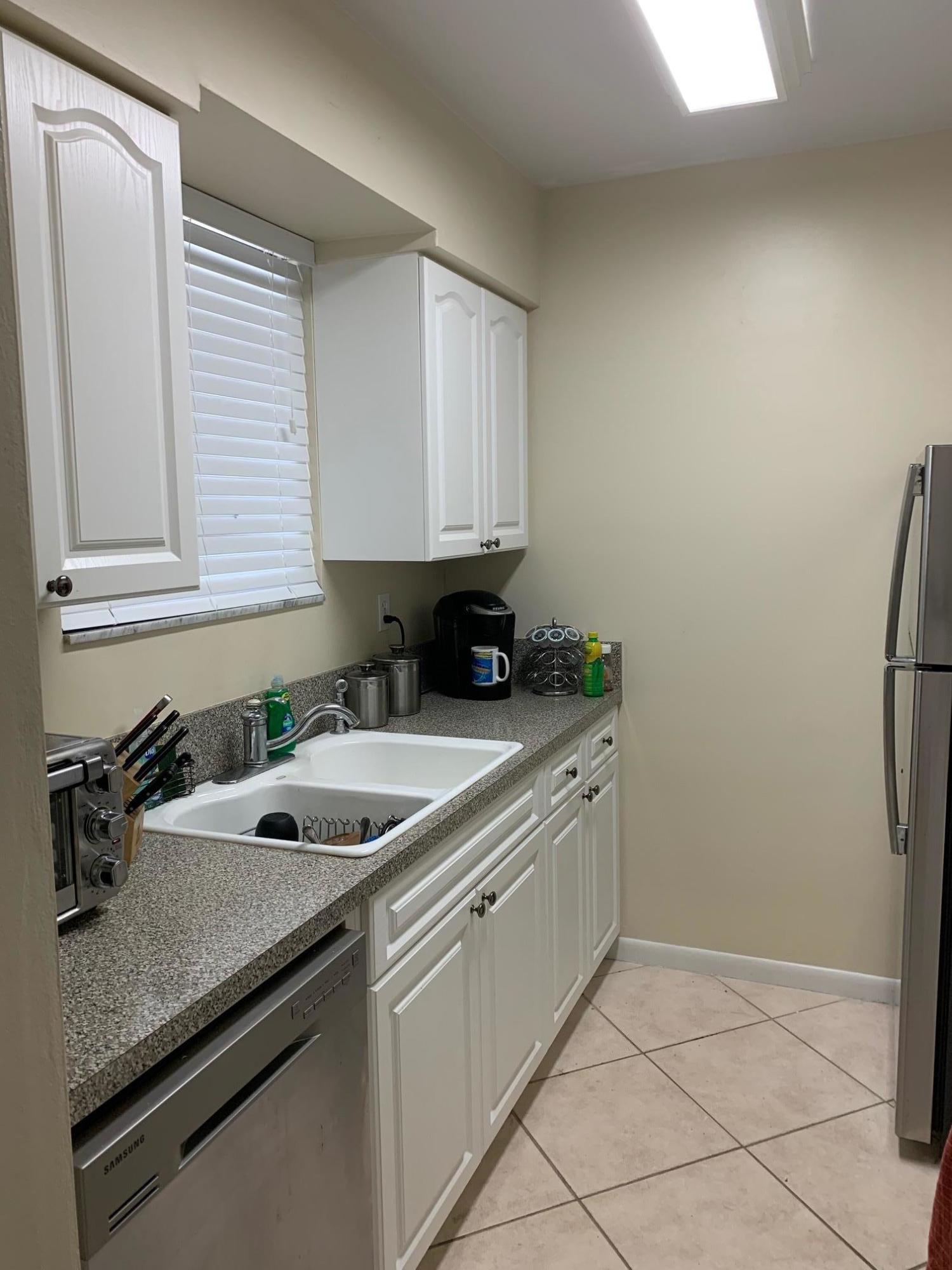 2730 Banyan Road, Unit B3 Boca Raton, FL 33432 - Photo 4 of 18 Kitchen