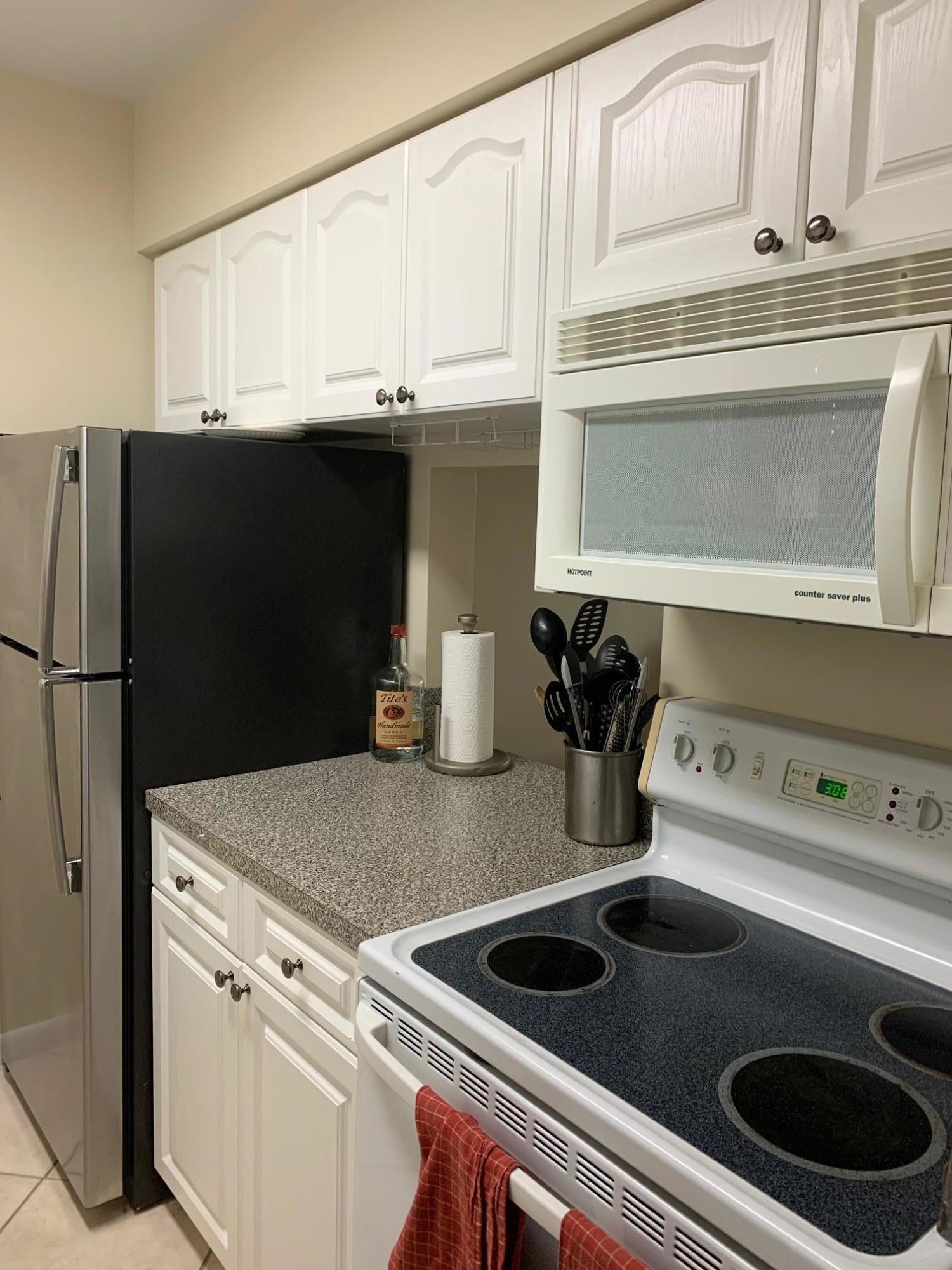 2730 Banyan Road, Unit B3 Boca Raton, FL 33432 - Photo 5 of 18 Kitchen