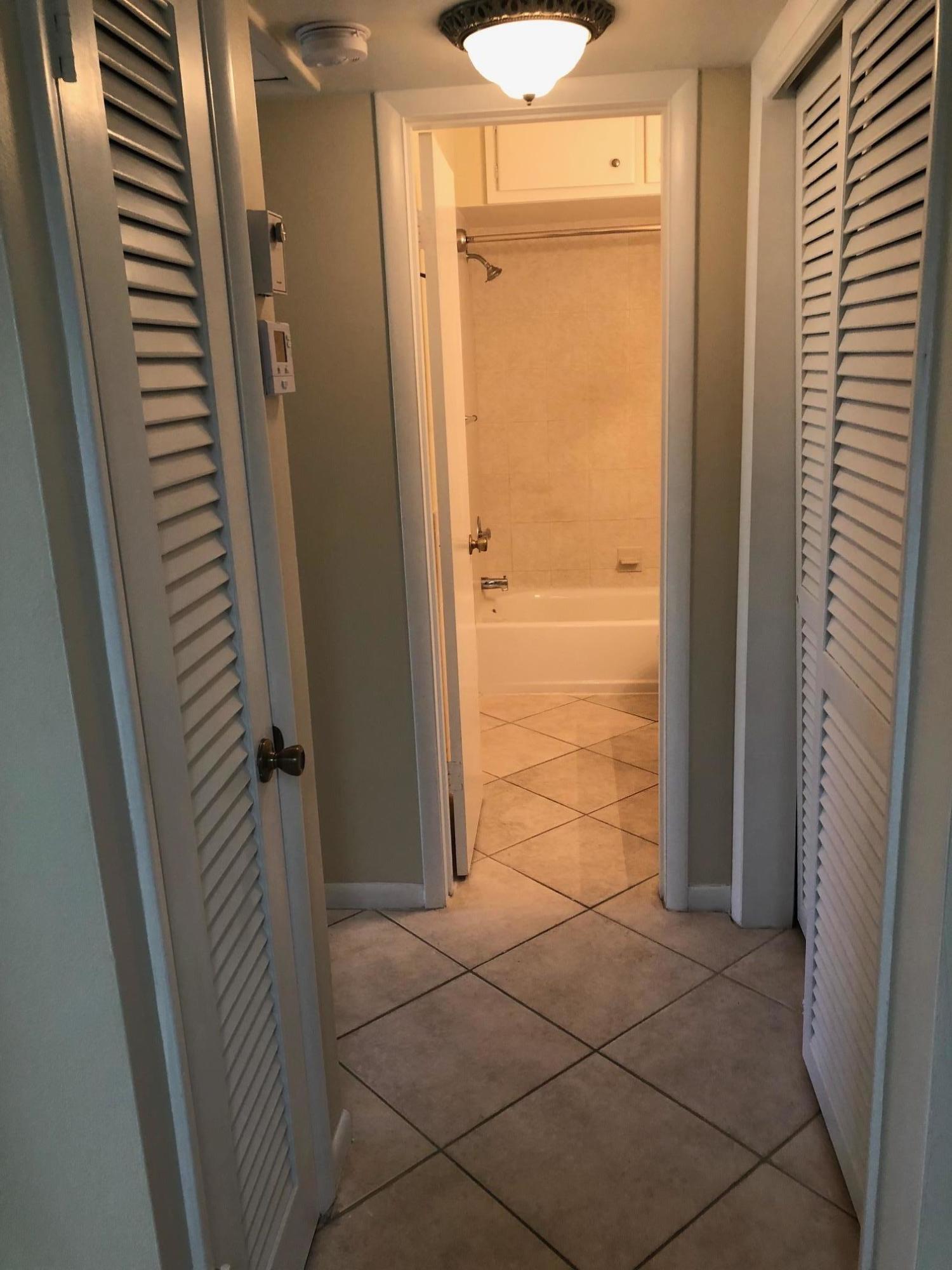 2730 Banyan Road, Unit B3 Boca Raton, FL 33432 - Photo 9 of 18 Hallway