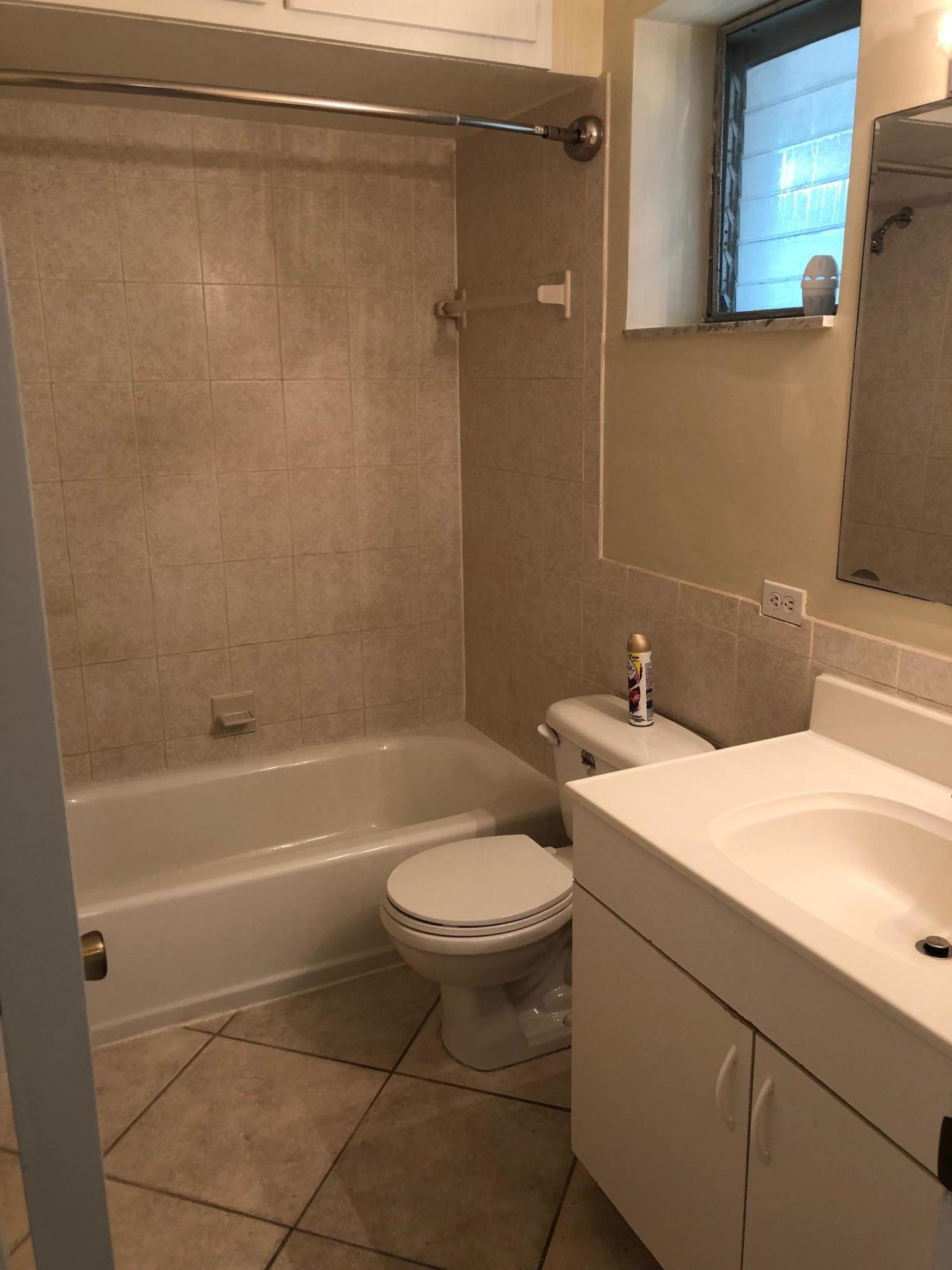 2730 Banyan Road, Unit B3 Boca Raton, FL 33432 - Photo 10 of 18 Washroom