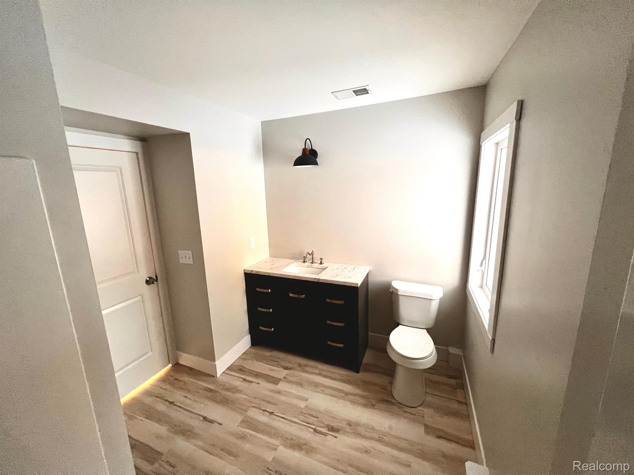 7187 North Seymour Road Flushing, MI 48433 - Photo 11 of 16 Gallery Image 11
