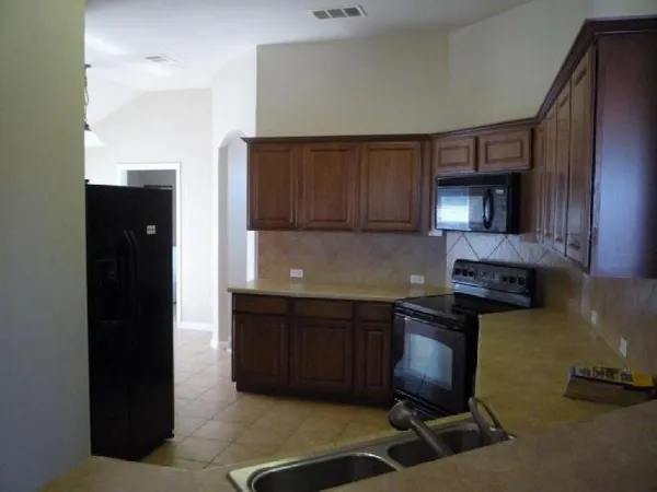 $1,850 | 102 Aguilar Drive, Hutto, TX 78634