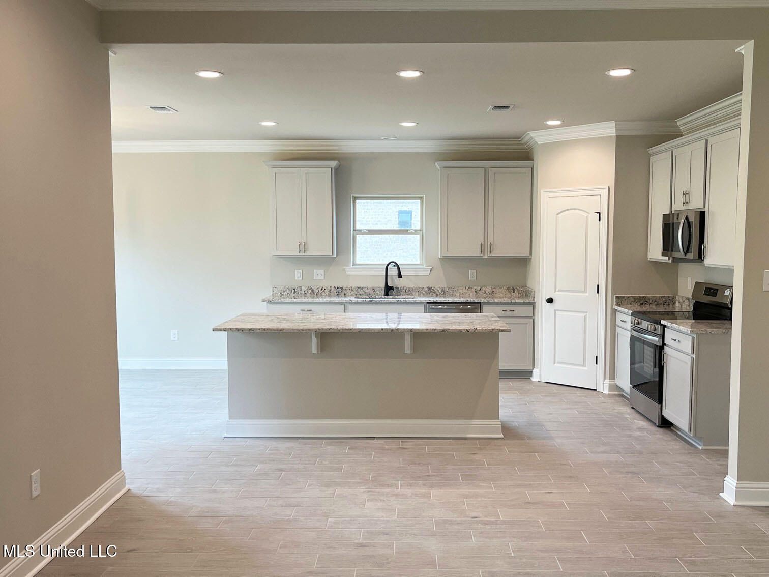12196 Walker Road Ocean Springs, MS 39564 - Photo 5 of 17 Picture64 copy