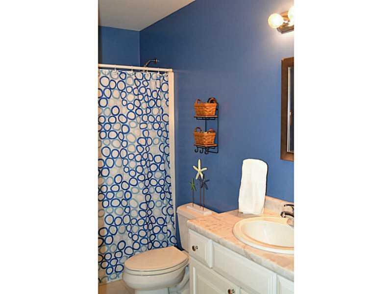 6 Barker Avenue Gray, ME 04039 - Photo 13 of 27 Bathroom. Full bath