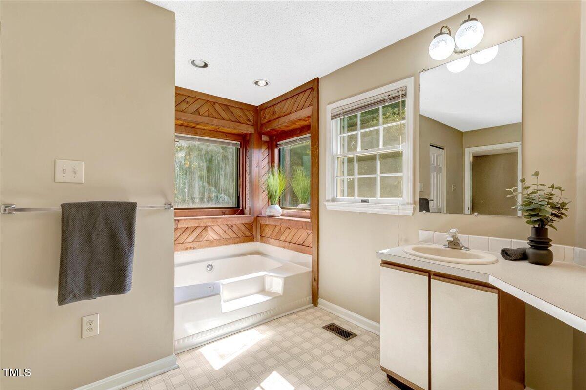 811 Avalon Road Durham, NC 27704 - Photo 13 of 31 27-DSC03293