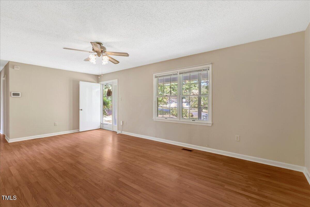 811 Avalon Road Durham, NC 27704 - Photo 4 of 31 23-DSC03281