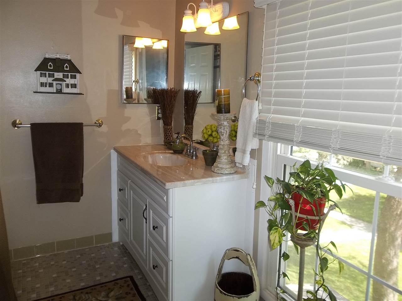 1313 Wagon Wheel Lane Rochester, MI 48306 - Photo 15 of 20 31246508-14.JPG