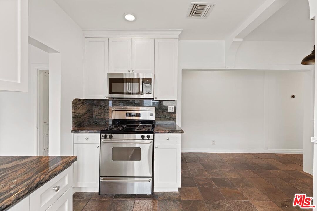 228 Rennie Avenue Venice, CA 90291 - Photo 11 of 26