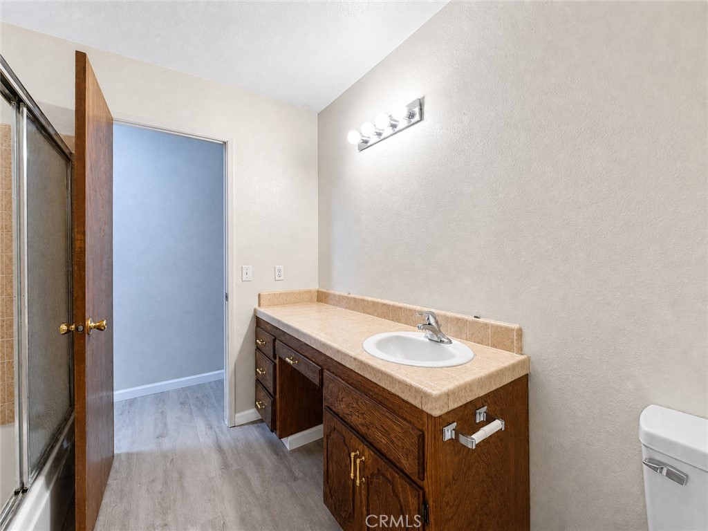 2180 Bellevue Road Atwater, CA 95301 - Photo 25 of 31 a utility room with washer and dryer