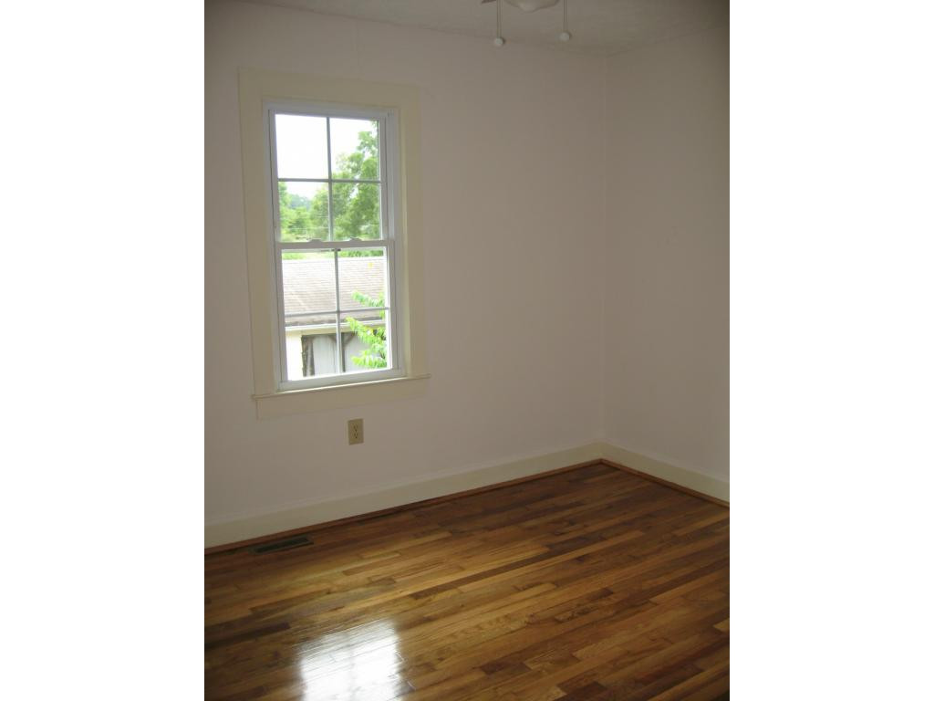 246 Sinking Springs Road Bristol, TN 37620 - Photo 11 of 32 Photo 11