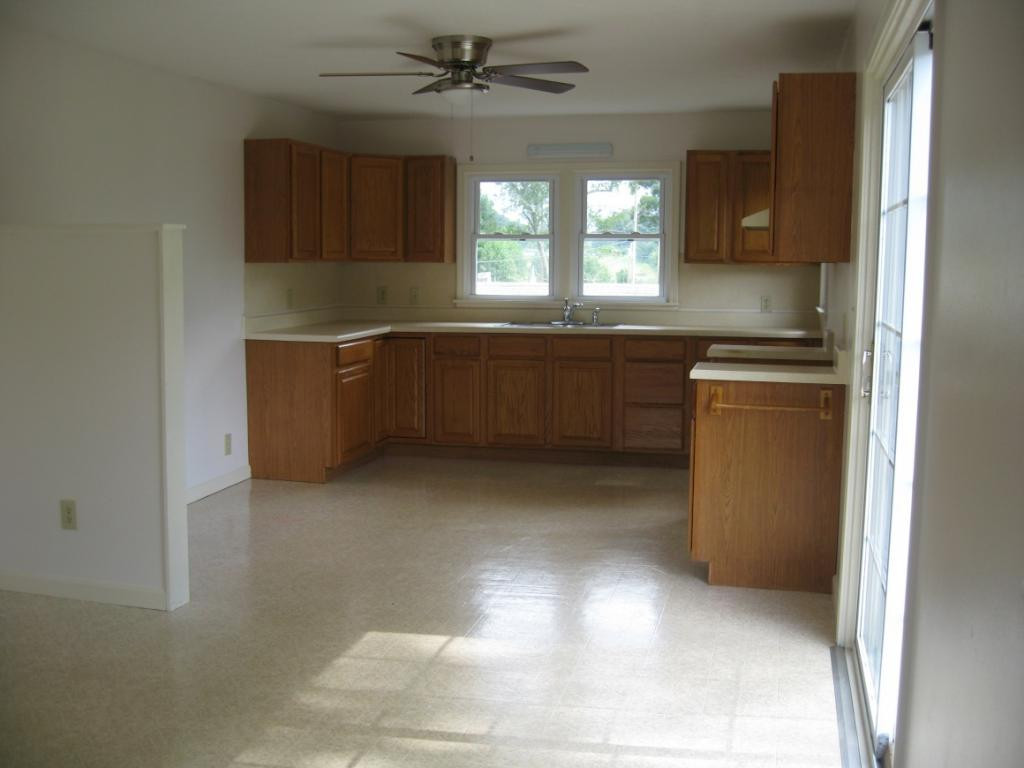 246 Sinking Springs Road Bristol, TN 37620 - Photo 6 of 32 Photo 6