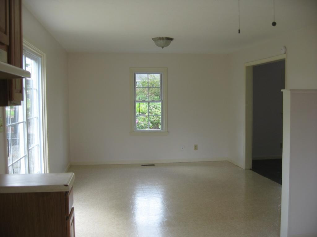 246 Sinking Springs Road Bristol, TN 37620 - Photo 7 of 32 Photo 7