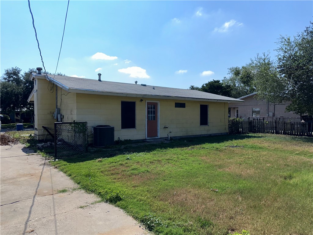 317 Redwood Drive Mathis, TX 78368 - Photo 5 of 26 a backyard of a house with table and chairs