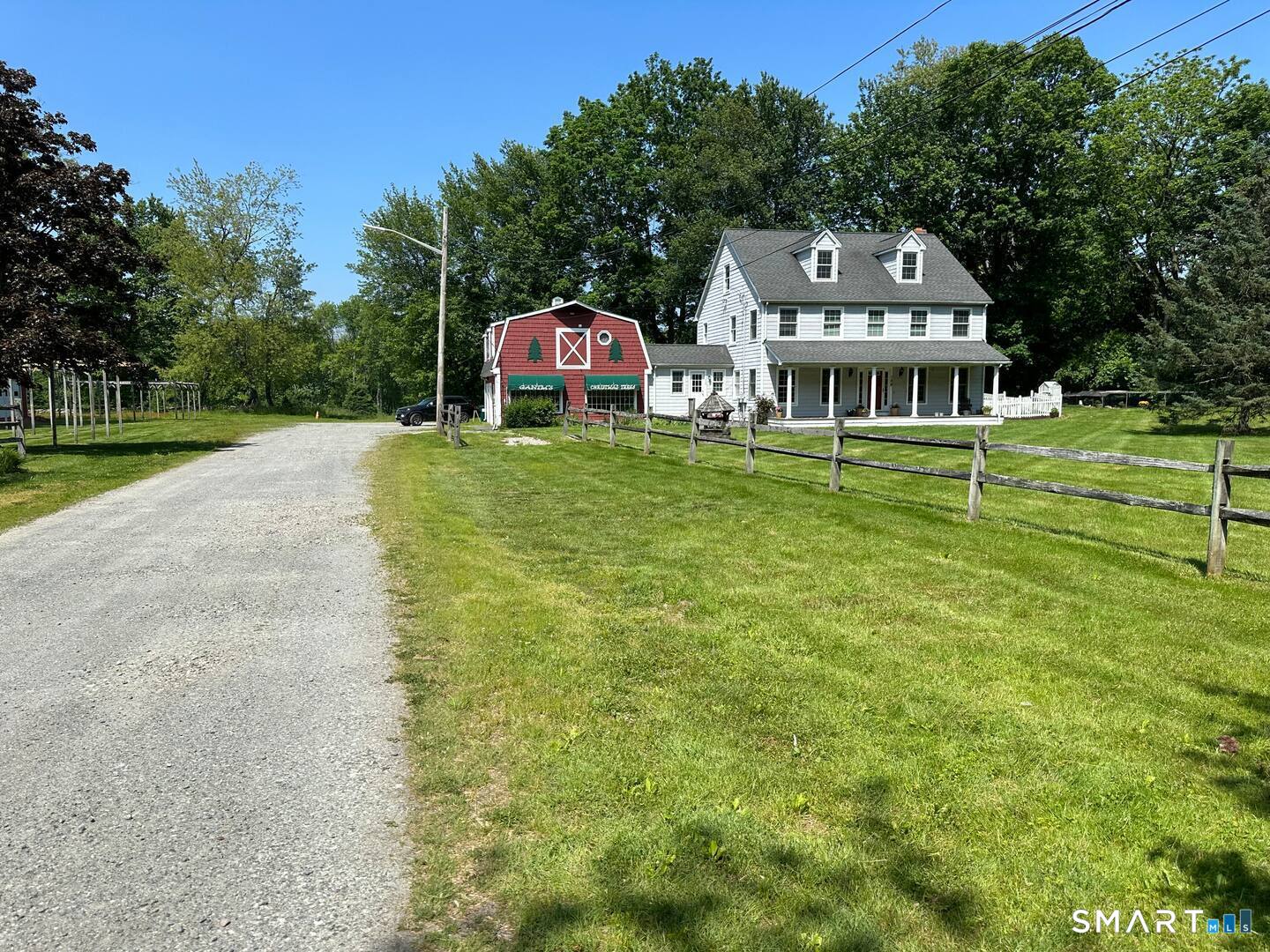 128 Center Road Easton, CT 06612 - Photo 3 of 39