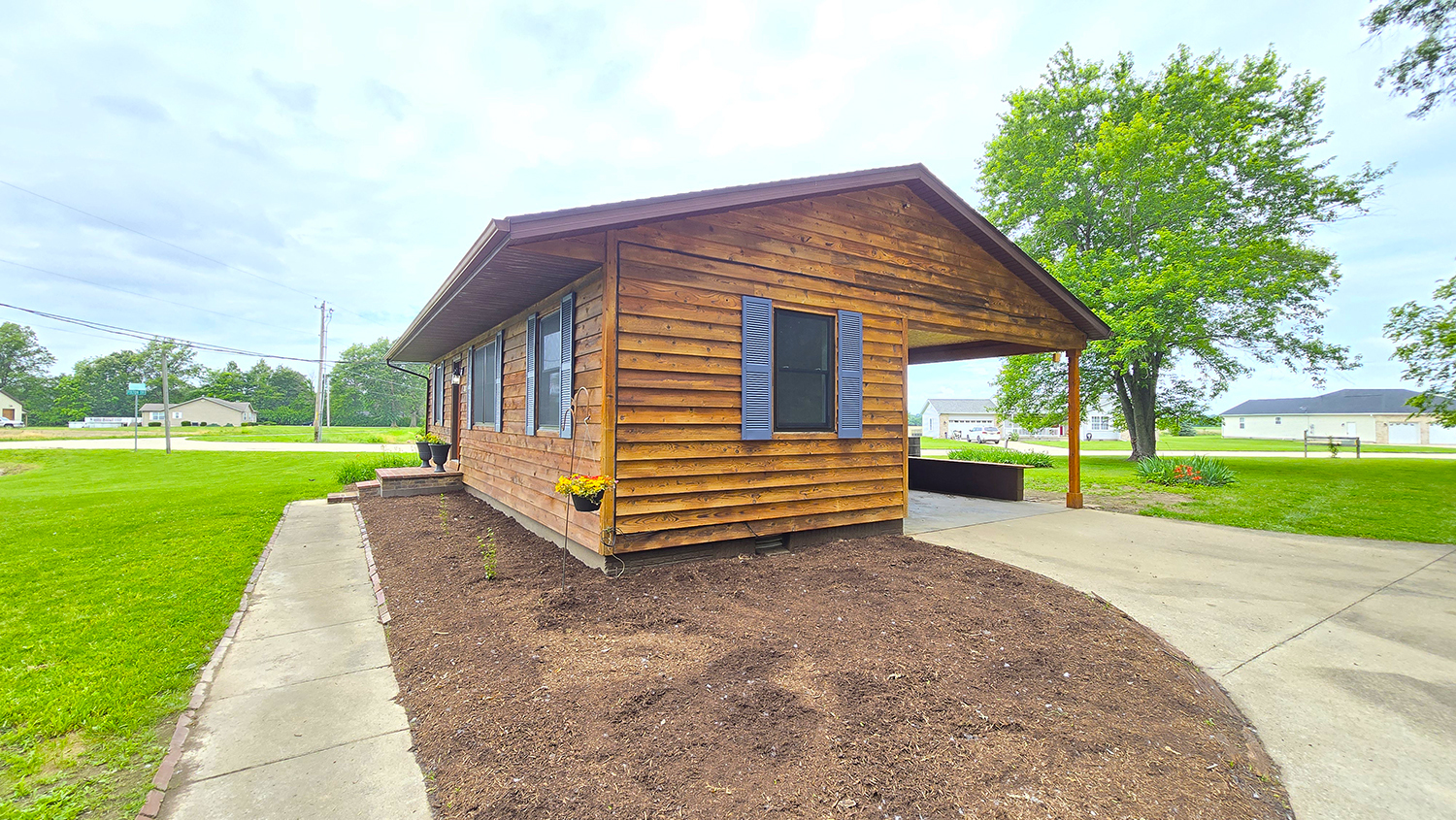 787 Walnut Hill Road Centralia, IL 62801 - Photo 5 of 42 a view of a house with a yard