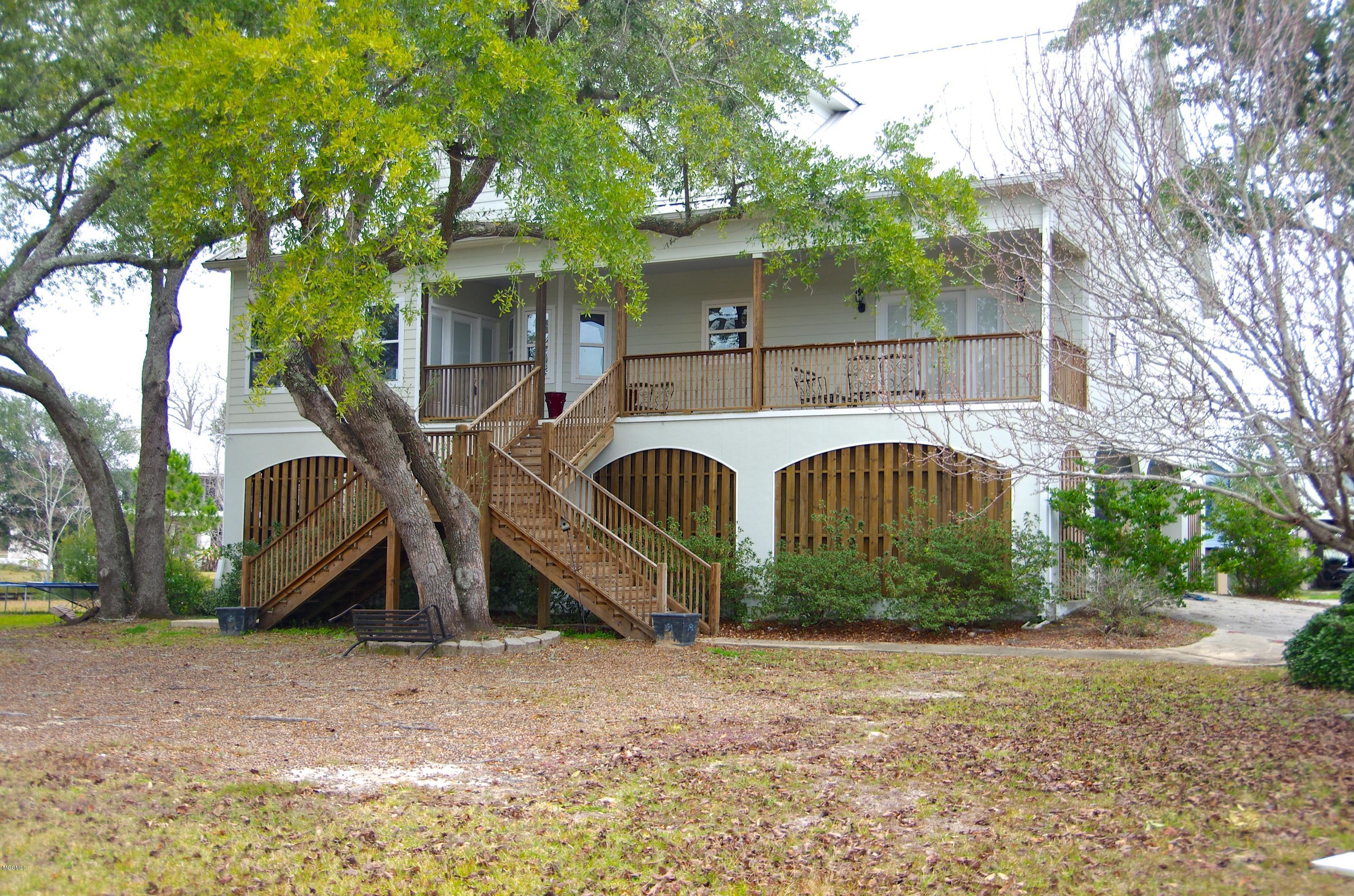 10049 East Shorecrest Road Biloxi, MS 39532 - Photo 32 of 32 Meet the Neighbors