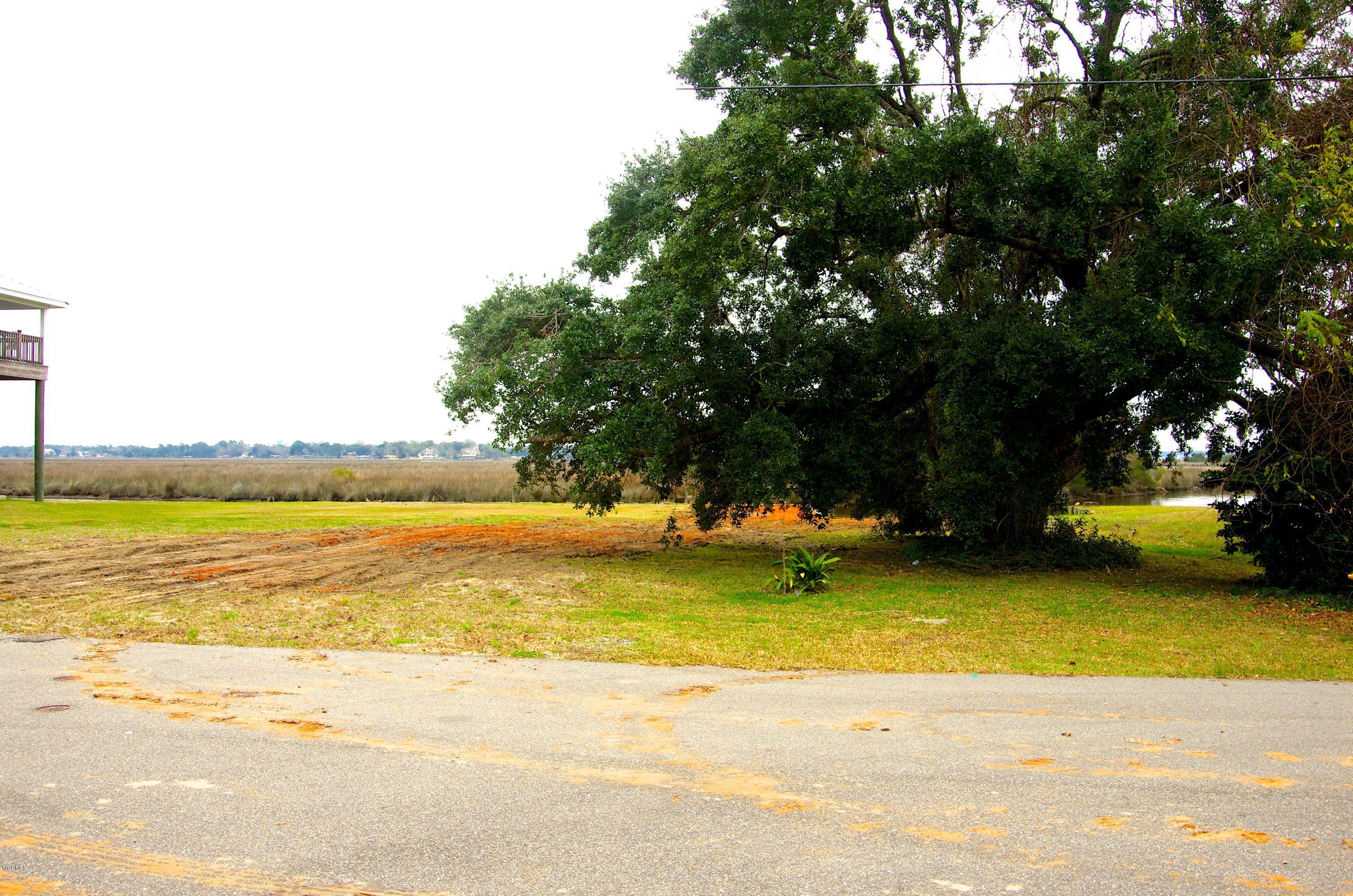 10049 East Shorecrest Road Biloxi, MS 39532 - Photo 4 of 32 Street View