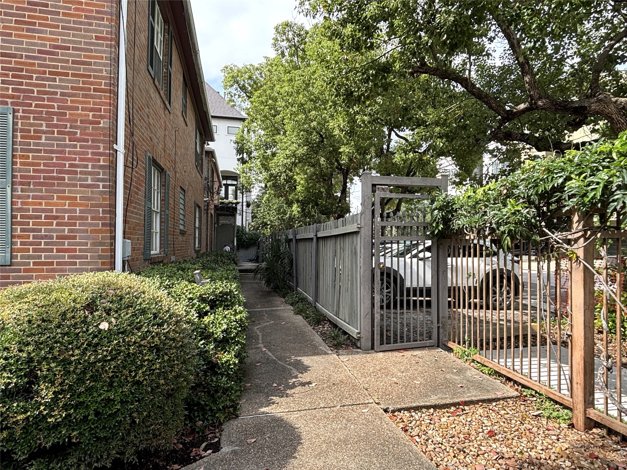 1840 Branard Street, Unit 2 Houston, TX 77098 - Photo 4 of 12 The grounds around the unit.