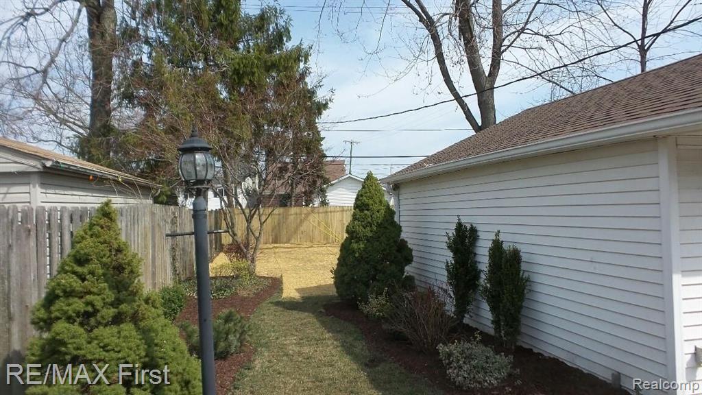 1660 Littlestone Road Grosse Pointe, MI 48236 - Photo 9 of 29