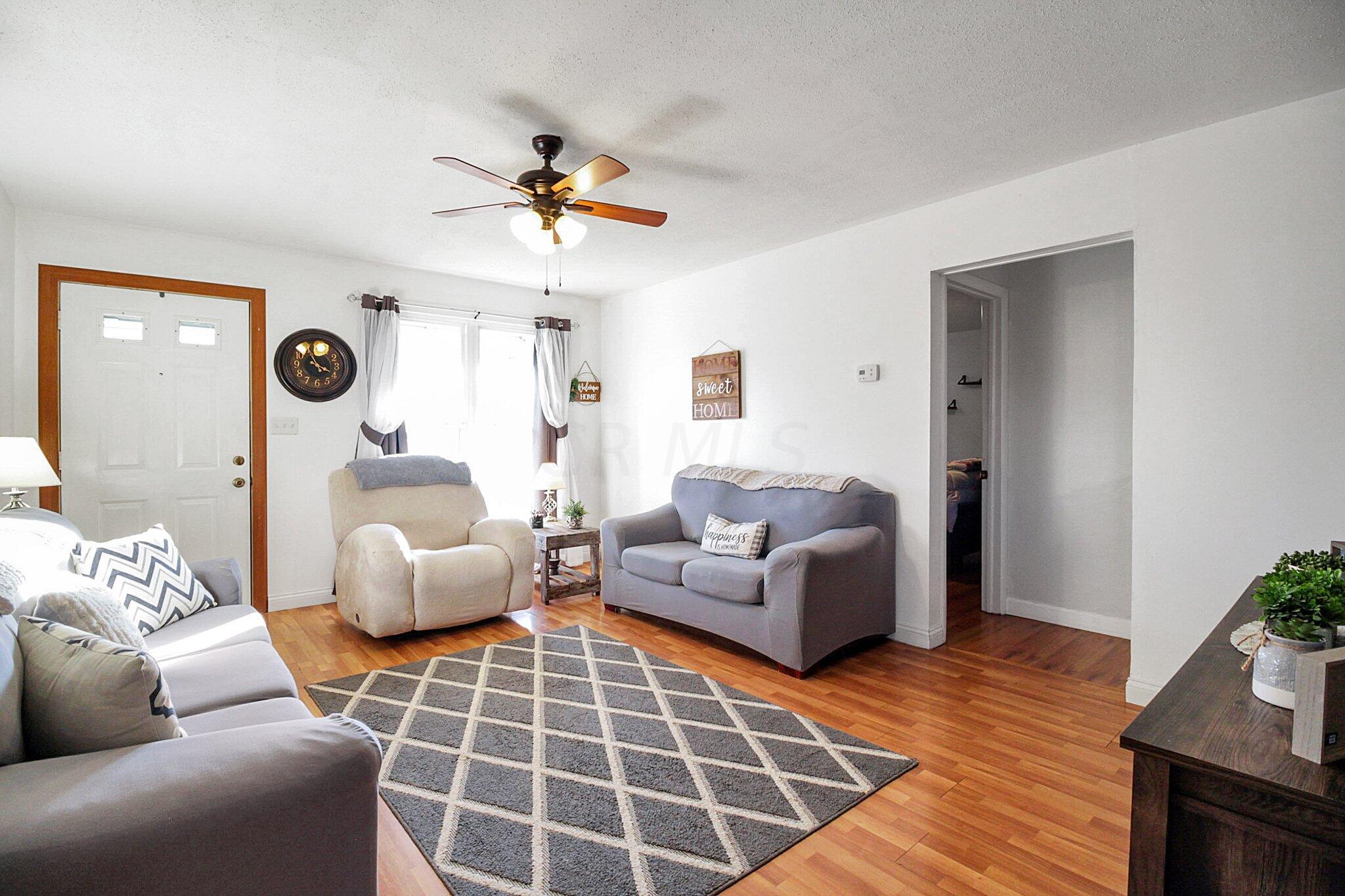 182 Calahan Road Columbus, OH 43207 - Photo 4 of 43 Living Room