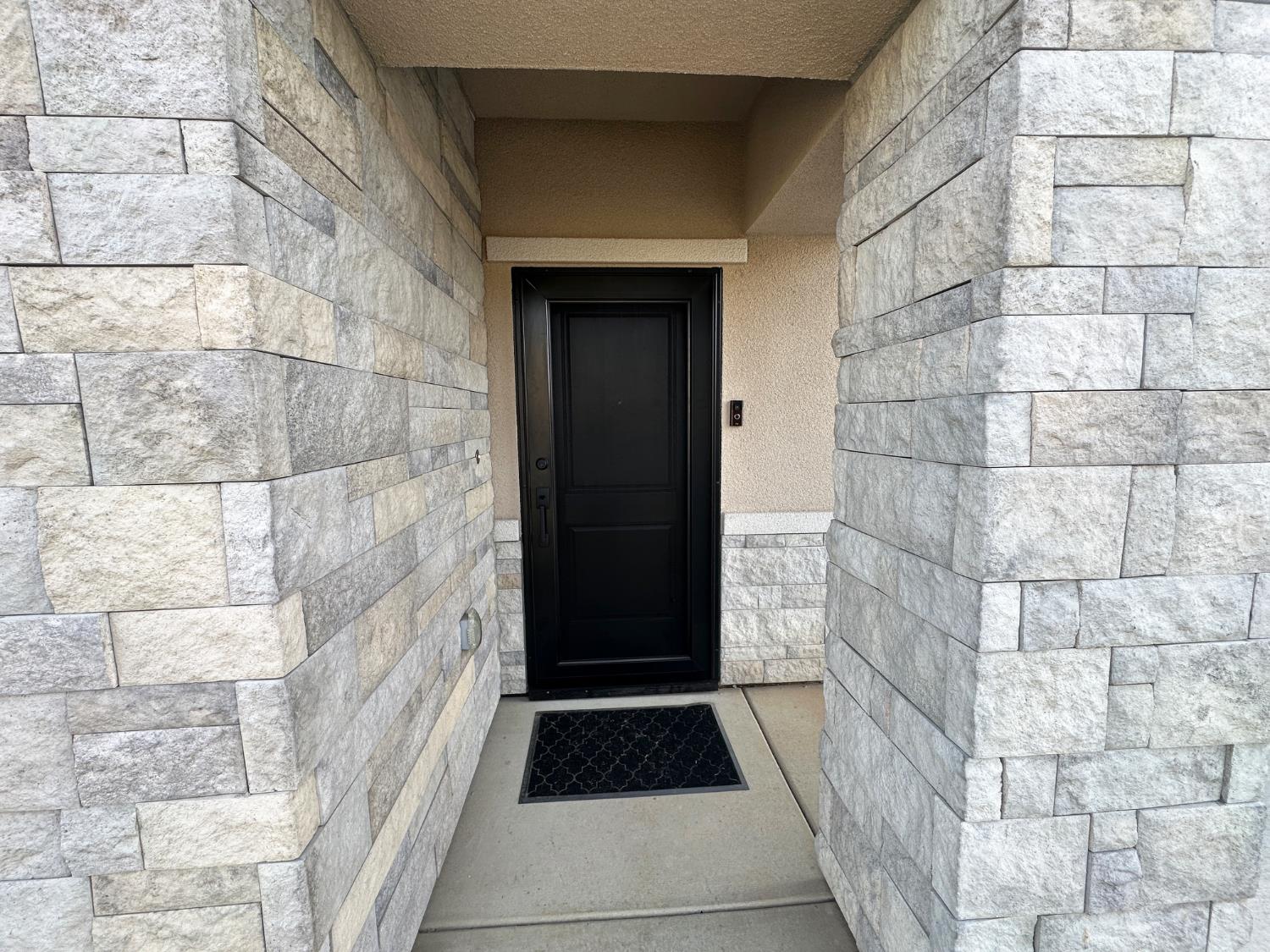 1757 Klamath Road South Madera, CA 93636 - Photo 30 of 34 a bathroom with a shower