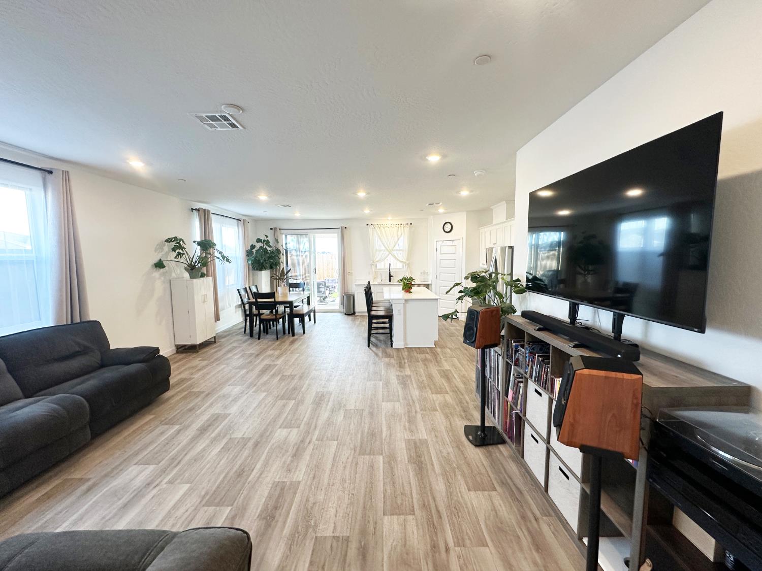 1757 Klamath Road South Madera, CA 93636 - Photo 9 of 34