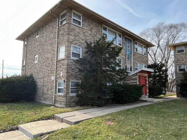$1,000 | 13940 South Edbrooke Avenue, Unit 2W, Riverdale, IL 60827