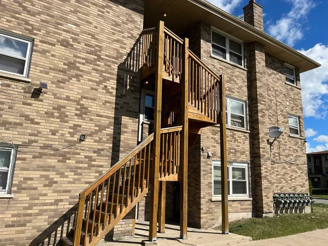 $1,000 | 13940 South Edbrooke Avenue, Unit 2W, Riverdale, IL 60827