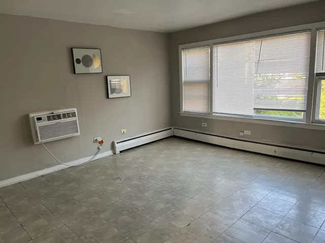 $1,000 | 13940 South Edbrooke Avenue, Unit 2W, Riverdale, IL 60827