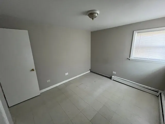 $1,000 | 13940 South Edbrooke Avenue, Unit 2W, Riverdale, IL 60827