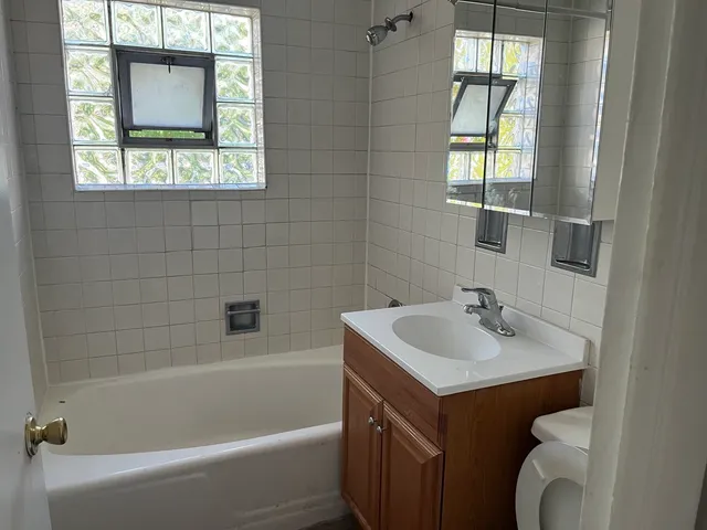 $1,000 | 13940 South Edbrooke Avenue, Unit 2W, Riverdale, IL 60827