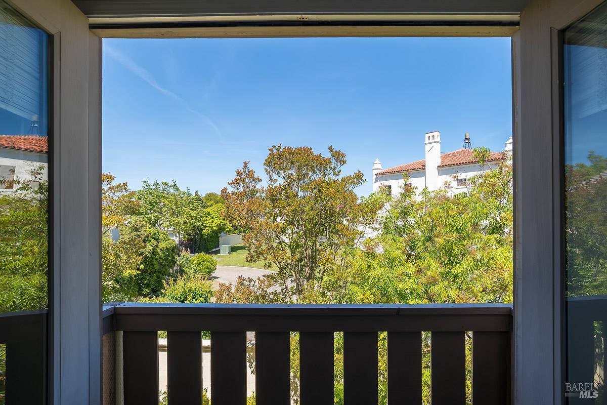 23 Greenham Court Novato, CA 94949 - Photo 4 of 37