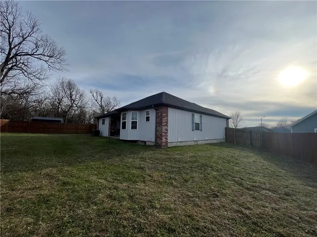 $179,000 | 245 West Erin Circle, Bolivar, MO 65613