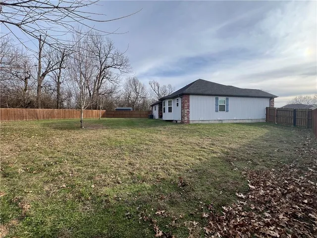$179,000 | 245 West Erin Circle, Bolivar, MO 65613