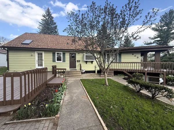 $289,000 | 609 Moss Place, Dixon, IL 61021