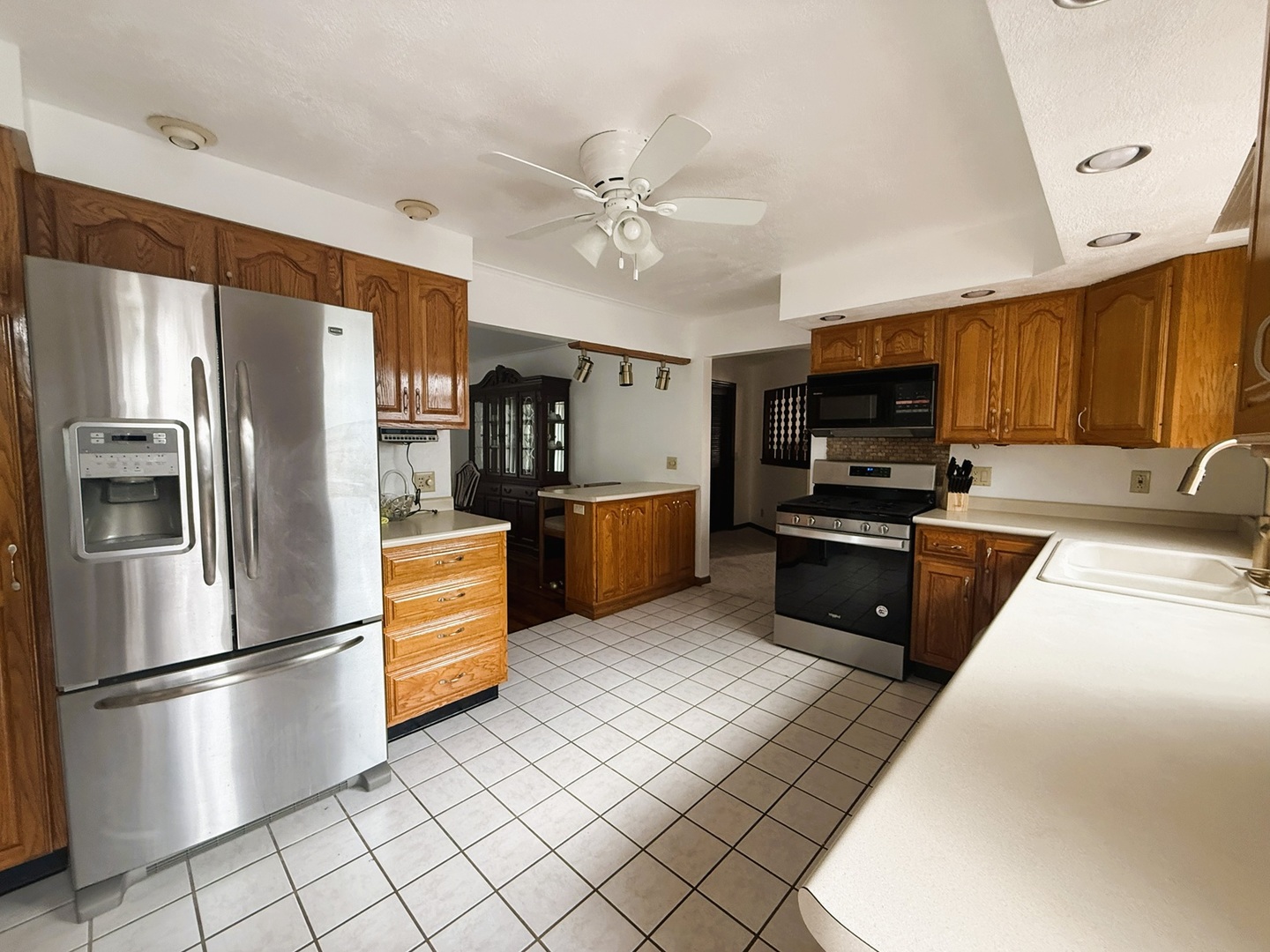 609 Moss Place Dixon, IL 61021 - Photo 5 of 35