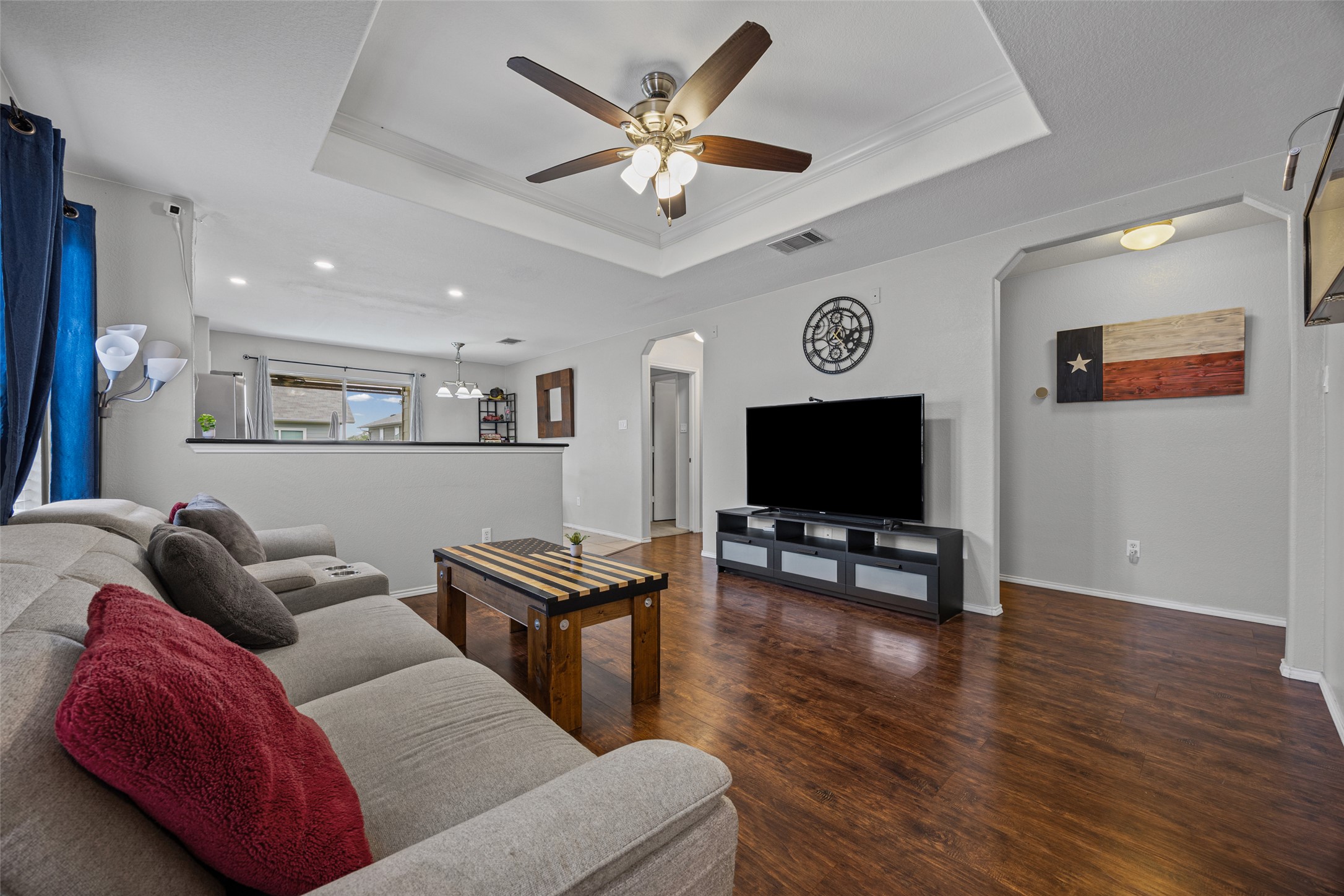 13501 Lismore Lane Pflugerville, TX 78660 - Photo 3 of 28 View from foyer into living area