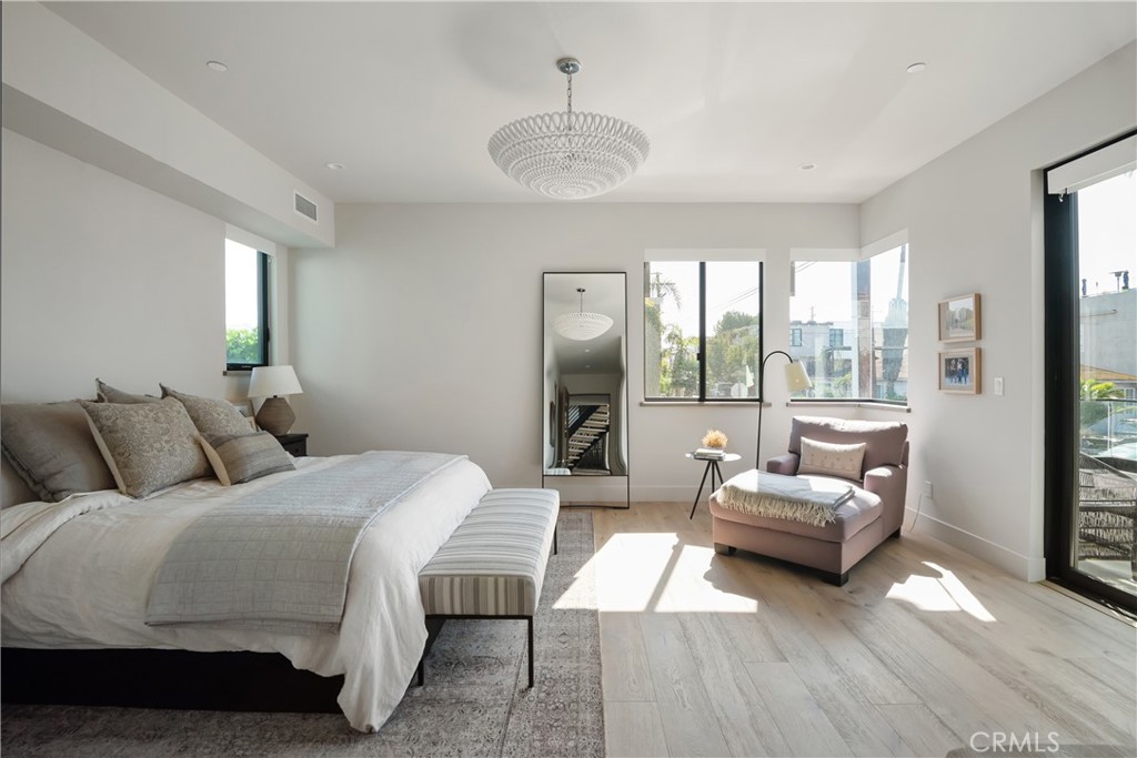 3218 Morningside Drive Hermosa Beach, CA 90254 - Photo 14 of 43 a bedroom with a bed and a couch