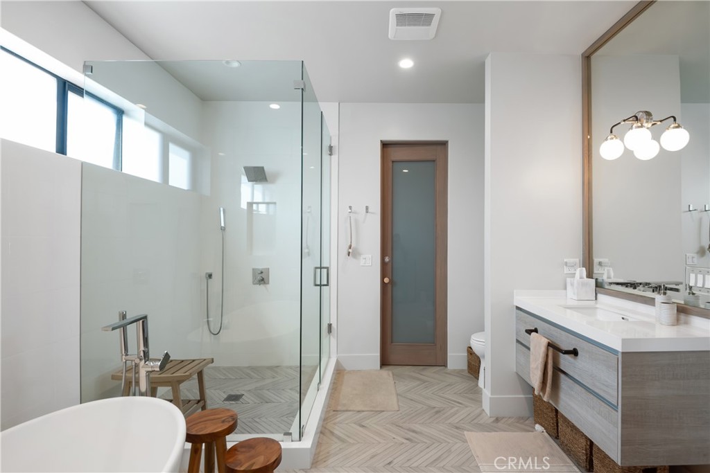 3218 Morningside Drive Hermosa Beach, CA 90254 - Photo 17 of 43 a bathroom with a double vanity sink mirror and toilet