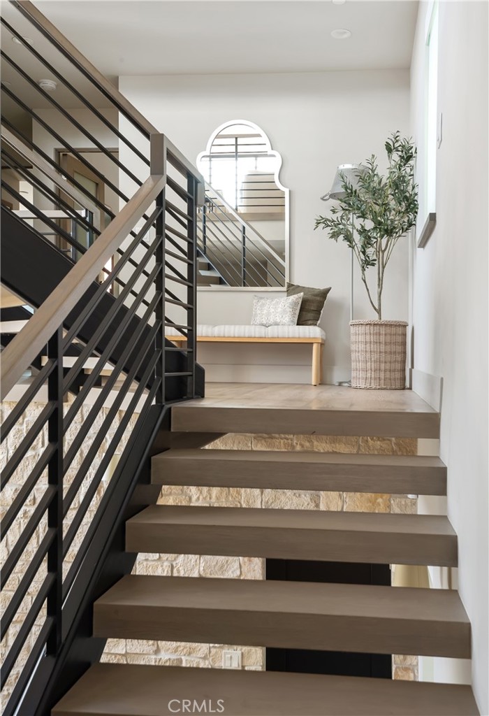 3218 Morningside Drive Hermosa Beach, CA 90254 - Photo 20 of 43 a view of entryway