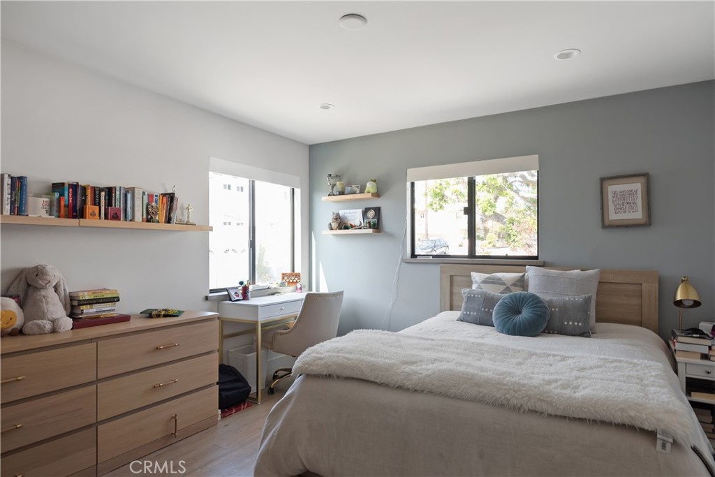 3218 Morningside Drive Hermosa Beach, CA 90254 - Photo 21 of 43 a bedroom with a bed and a window