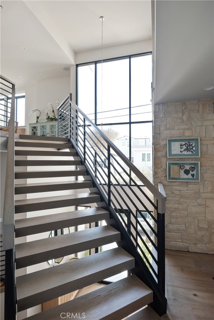 3218 Morningside Drive Hermosa Beach, CA 90254 - Photo 24 of 43 a view of entryway