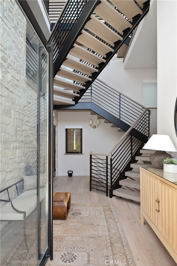 3218 Morningside Drive Hermosa Beach, CA 90254 - Photo 3 of 43 a view of outdoor seating space