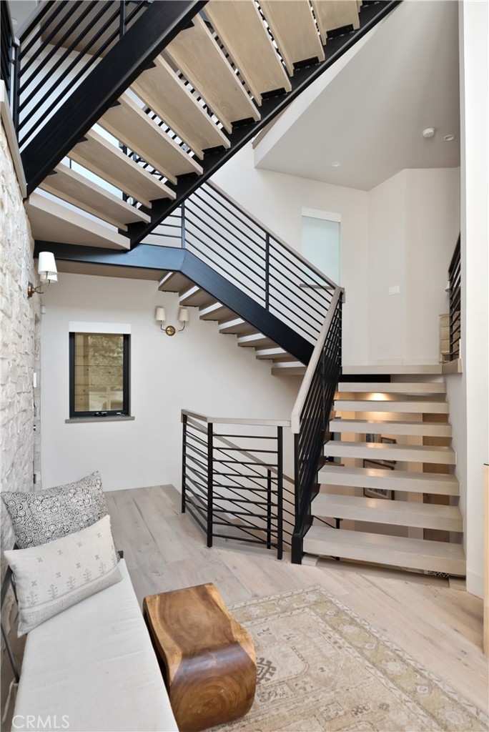 3218 Morningside Drive Hermosa Beach, CA 90254 - Photo 4 of 43 a view of entryway and hall