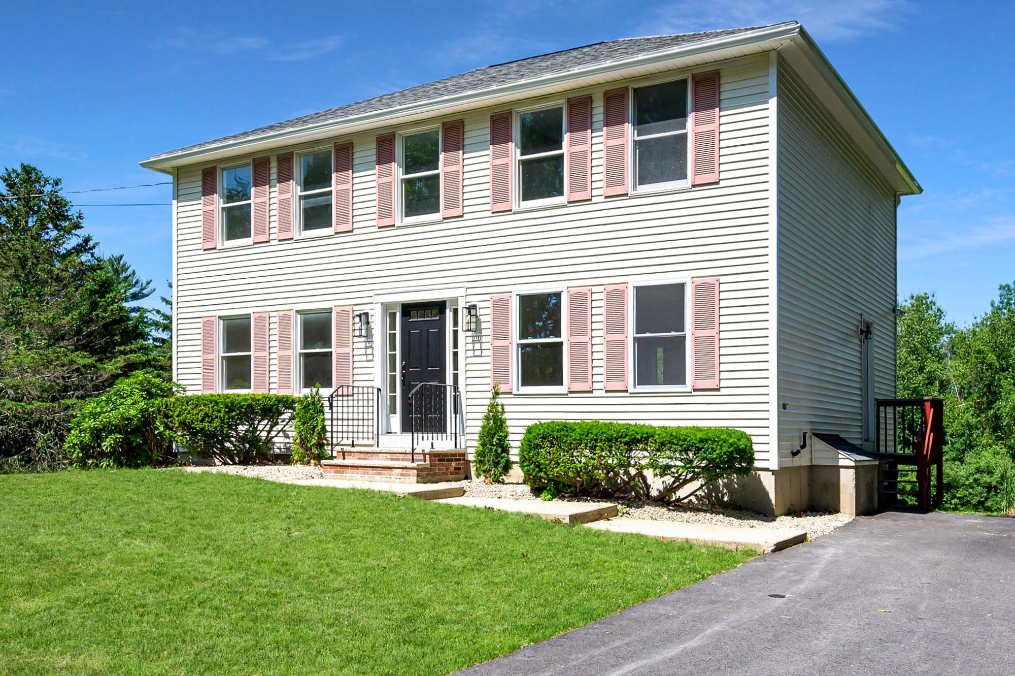 60R Griffin Road Londonderry, NH 03053 - Photo 1 of 16